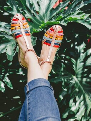 sandalias-bajas-de-mujer-iris-en-mix-cuero-metalizado-en-diferentes-colores-de-la-leopolda