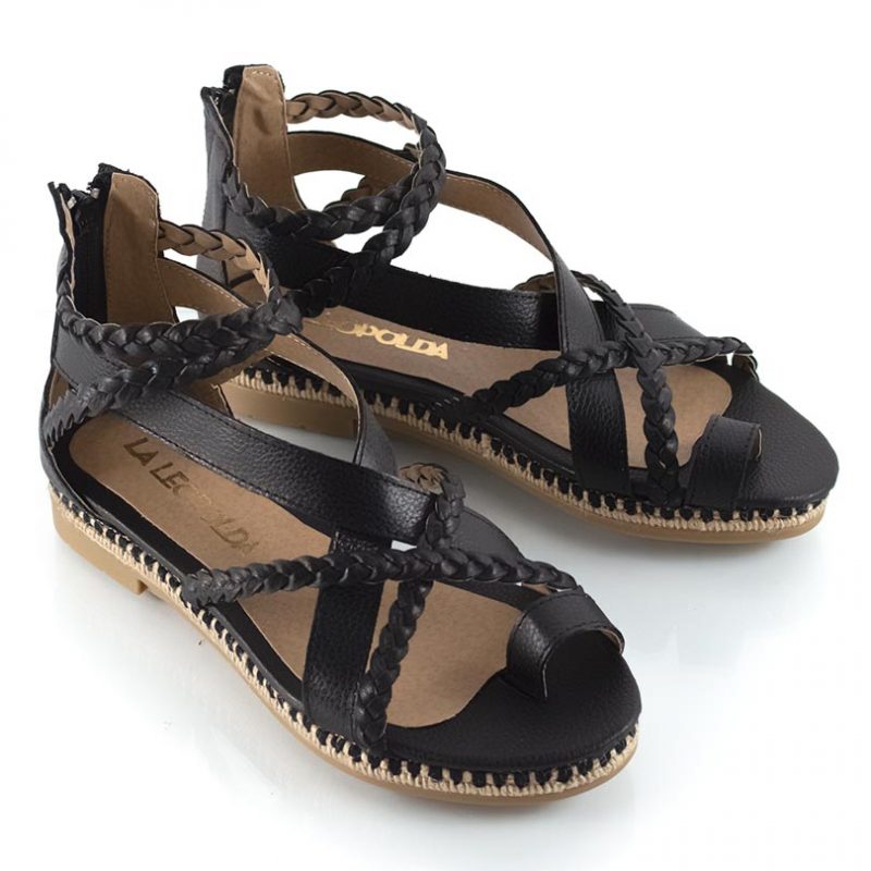 sandalias de mujer tipo romanas de cuero negro graneado y diseño original