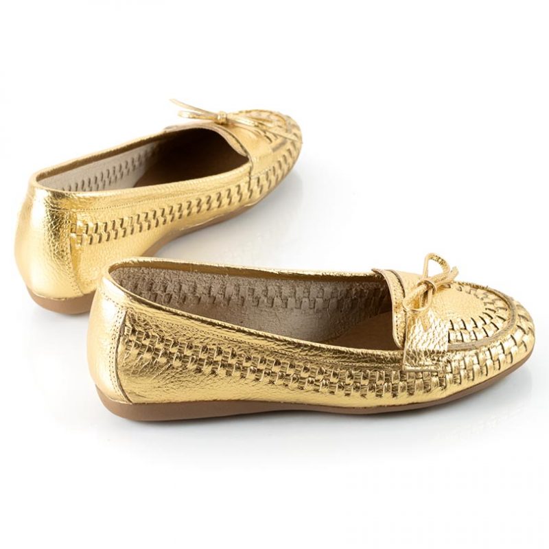 mocasines de mujer chatitas de cuero tramado metalizado dorado con diseño original