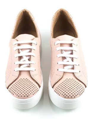 zapatillas de mujer en cuero grabado rosa con tachitas y diseño original