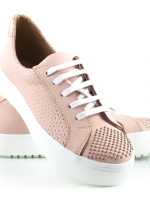 zapatillas de vestir para mujer en cuero grabado rosa con tachitas y diseño original