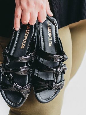 sandalias-cramer-bajitas-de-mujer-cramer-en-cuero-charol-negro-de-la-leopolda