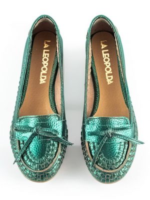 zapatos mocasines bajitos para mujer de cuero tramado verde metalizado con diseño a la moda