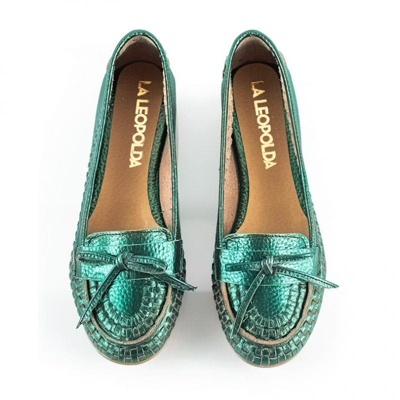 zapatos mocasines bajitos para mujer de cuero tramado verde metalizado con diseño a la moda