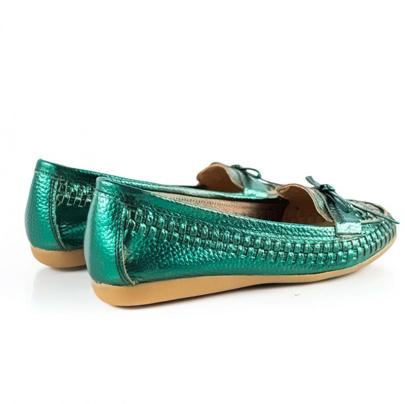 mocasines de mujer a la moda en cuero tramado verde metalizado