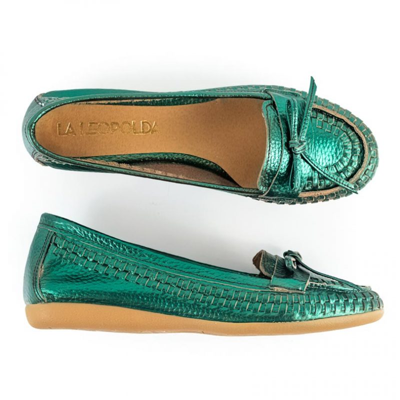 mocasines de mujer bajitos en cuero tramado verde metalizado