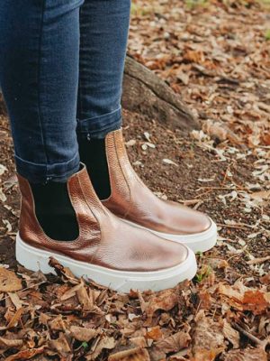 botitas-urbanas-de-mujer-dexter-en-cuero-color-cobre-con-plataforma-blanca-y-elastico-lateral