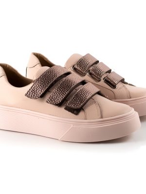 zapatillas para mujer en cuero rosa con abrojos metalizados y diseño original