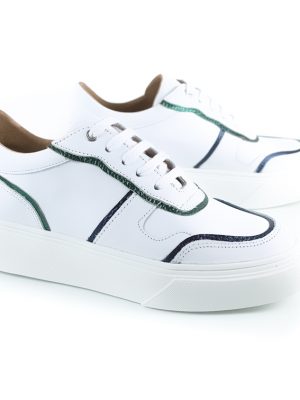 zapatillas urbanas de mujer en cuero blanco con detalles metalizados y suela antideslizante