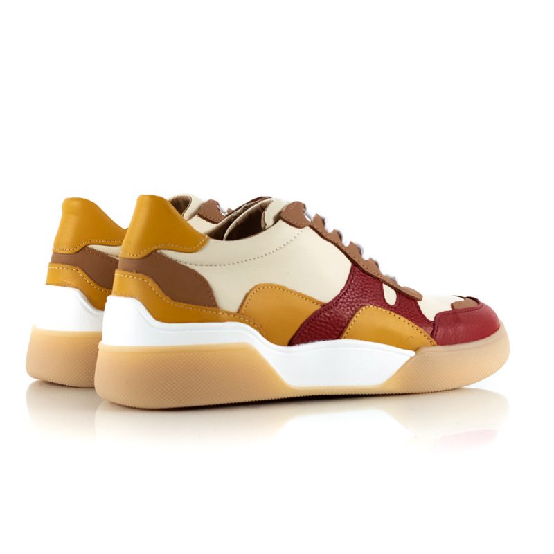 zapatillas urbanas de mujer con diseño original en mix de cueros bordo, mostaza y beige