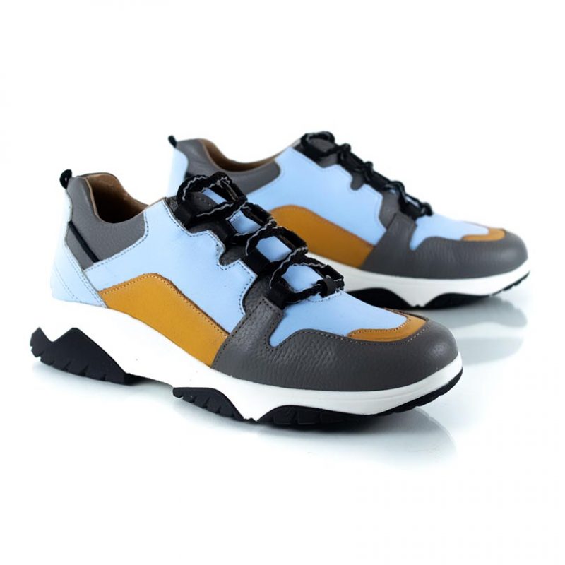 zapatillas de mujer a la moda en mix de cueros celeste, gris y mostaza