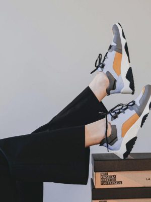 zapatillas-urbanas-de-mujer-color-celeste-y-mostaza