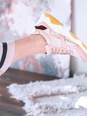 https://laleopolda.com/wp-content/uploads/2021/08/parana-zapatillas-urbanas-de-mujer-en-cuero-rosa-la-leopolda.jpg