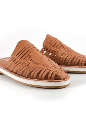 zuecos bajitos para mujer en cuero tramado color suela