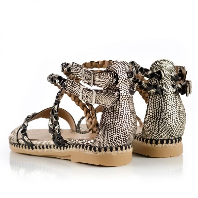 sandalias bajas de cuero trenzado negro y dorado