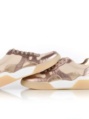 zapatillas urbanas de mujer de cuero color beige y cobre metalizado con diseño original