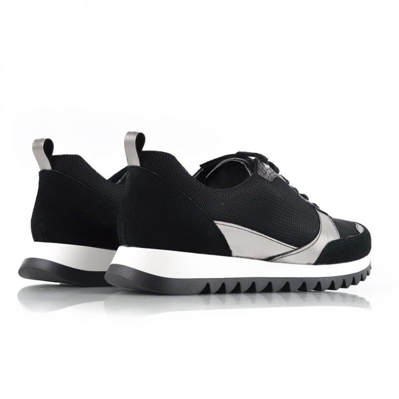 zapatillas negras de mujer con detalle de cuero metalizado color peltre de diseño original
