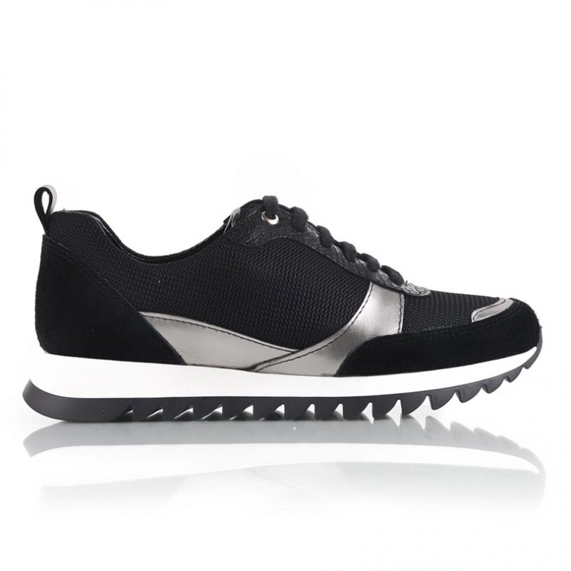 zapatillas urbanas de mujer color negro con detalle de cuero metalizado color peltre