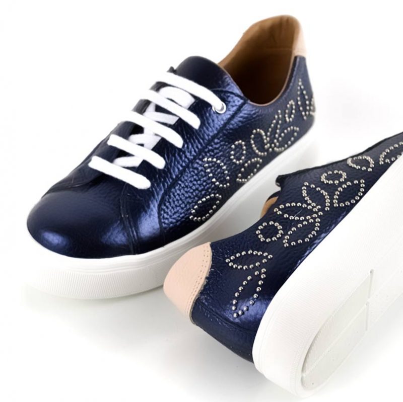 zapatillas de vestir para mujer en cuero azul con tachitas