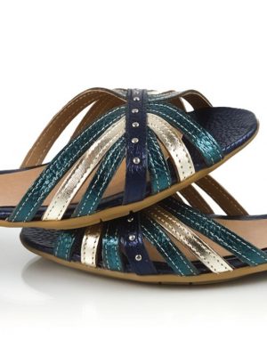 sandalias bajitas con diseño original en cuero metalizado