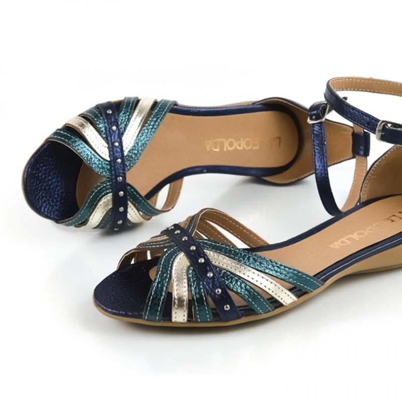 elegantes sandalias chatitas de mujer con diseño original en cuero metalizado