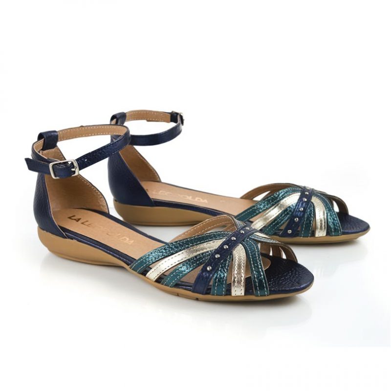 sandalias bajitas en cuero metalizado azul y petroleo
