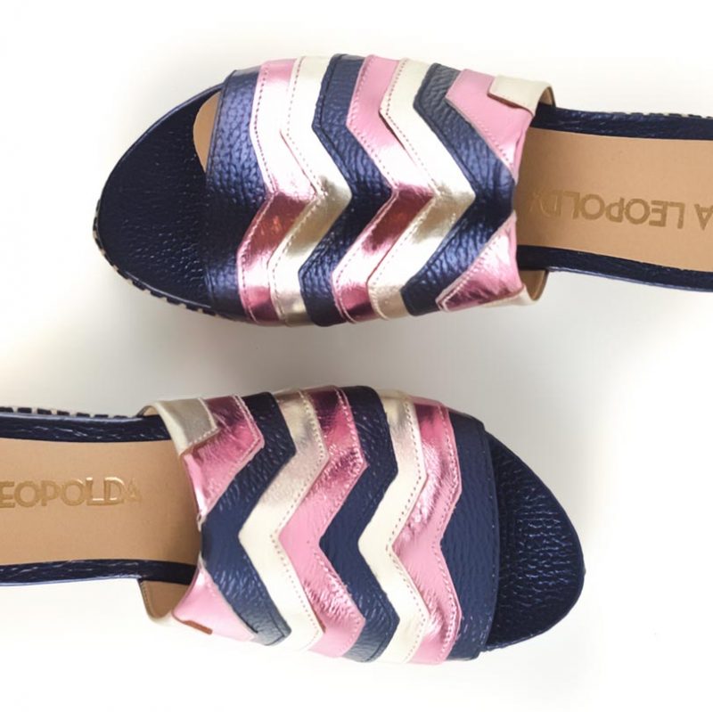 sandalias chatas de mujer en cueros metalizados de diseño original