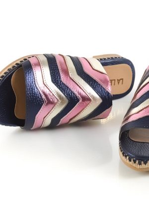 sandalias bajitas de mujer en cueros rosa beige y azul metalizados con diseño original