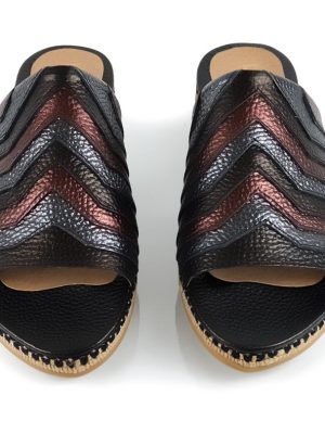 sandalias chatitas de mujer en cueros metalizados negro peltre y cobre con diseño original