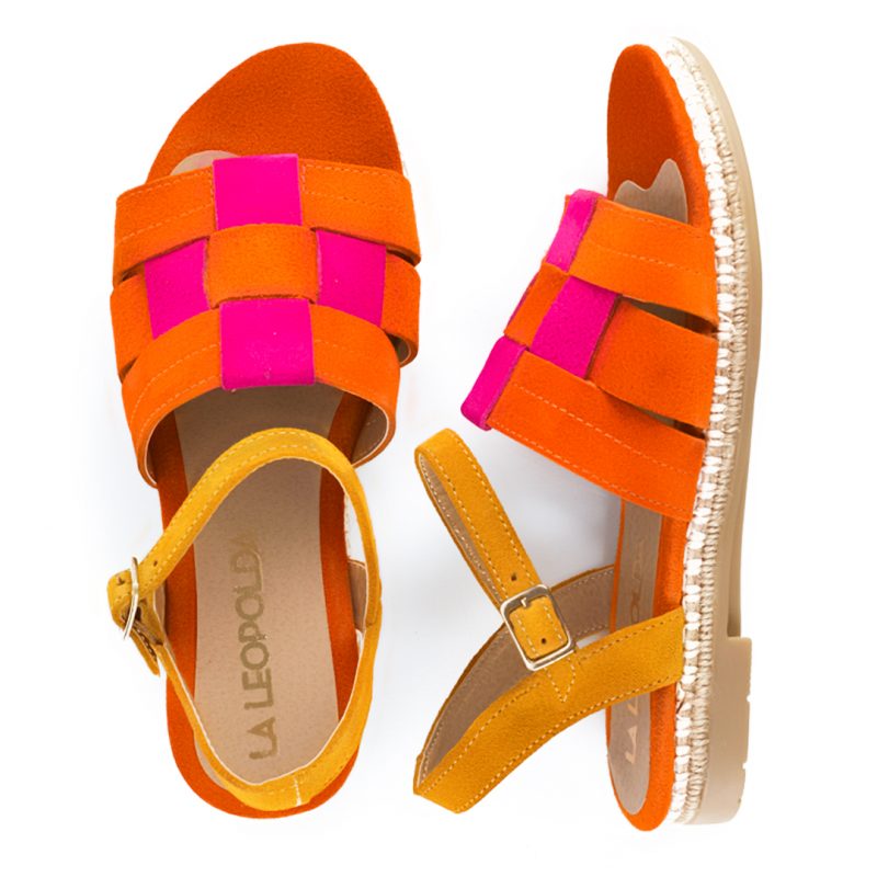 sandalias-bajas-de-cuero-gamuzado-naranja-y-fucsia-beth-la-leopolda