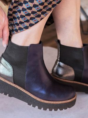 botas-urbanas-astor-de-cuero-azul-lateral-con-elastico-y-plataforma-de-la-leopolda