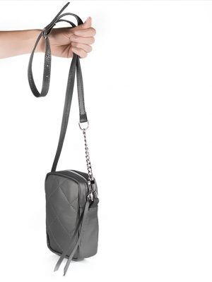 mini-bandolera-porta-celular-de-cuero-color-peltre-con-forreria-y-bolsillo-interno-de-la-leopolda