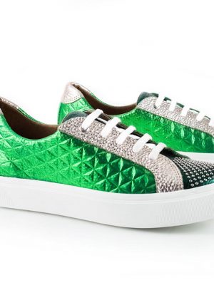 zapatillas-elipsis-urbanas-de-mujer-de-cuero-metalizado-verde-y-plata-con-tachitas-niqueladas-de-la-leopolda