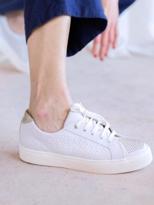 zapatillas-urbanas-de-vestir-para-mujer-en-cuero-blanco-grabado-elipsis-de-la-leopolda