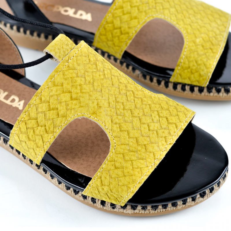 sandalias amarillas bajas de cuero 2