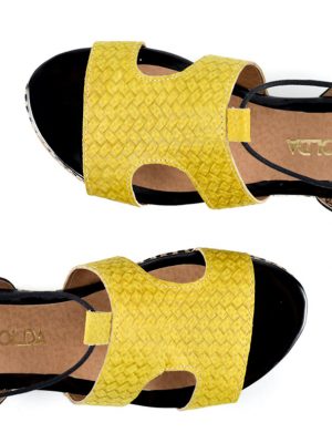 sandalias amarillas bajas de cuero 6