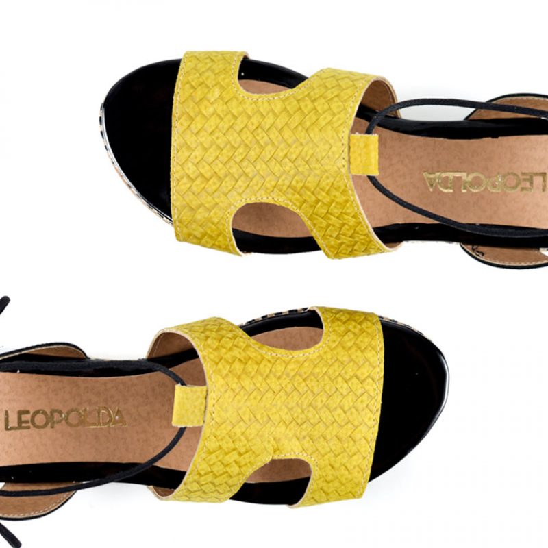 sandalias amarillas bajas de cuero 6