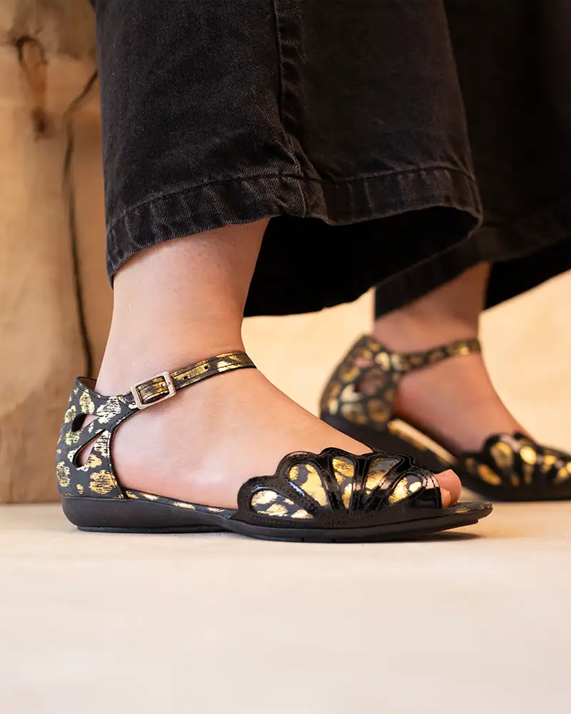 sandalias-cuero-charol-print-vuelo-02